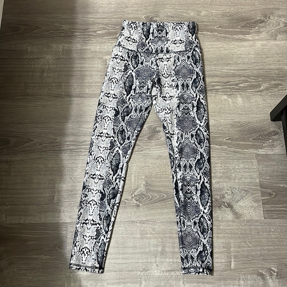 Nordstrom high waisted zebra print super comfy leggings! Like new!